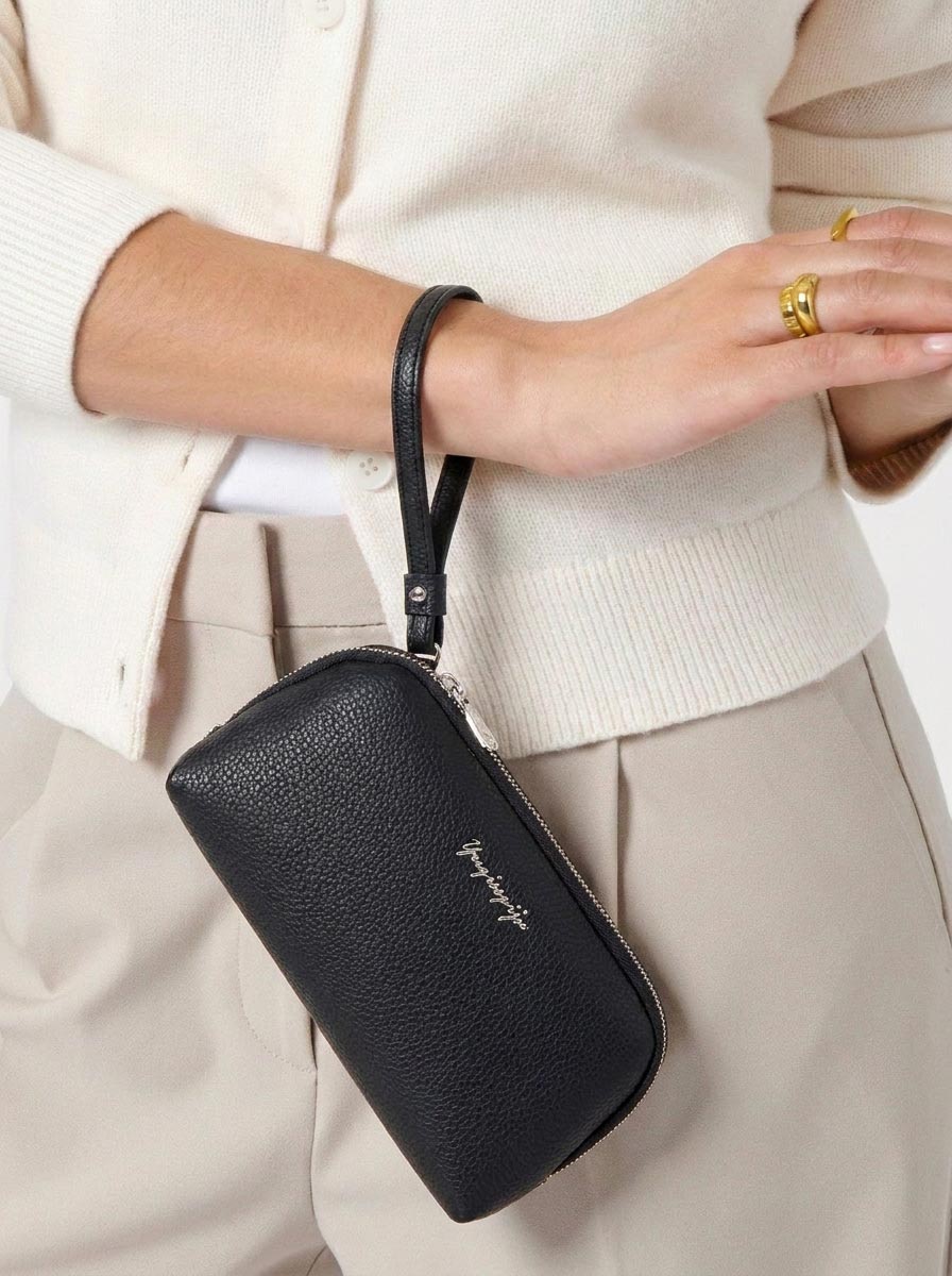 the case by vaulx in Noir
